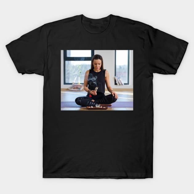 Yoga sage smoke ritual T-Shirt by naturalis